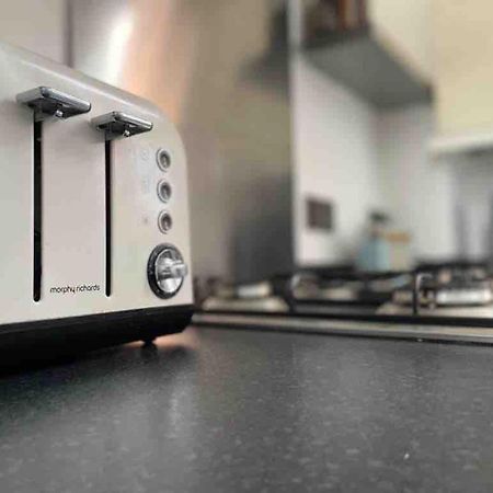 2 Bed Self Contained Apartment 雷克瑟姆 外观 照片