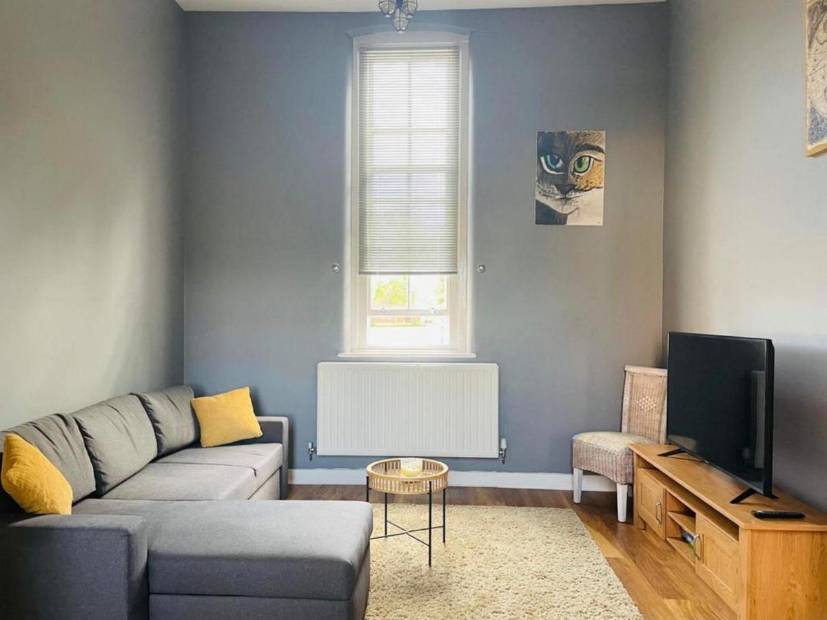 2 Bed Self Contained Apartment 雷克瑟姆 外观 照片