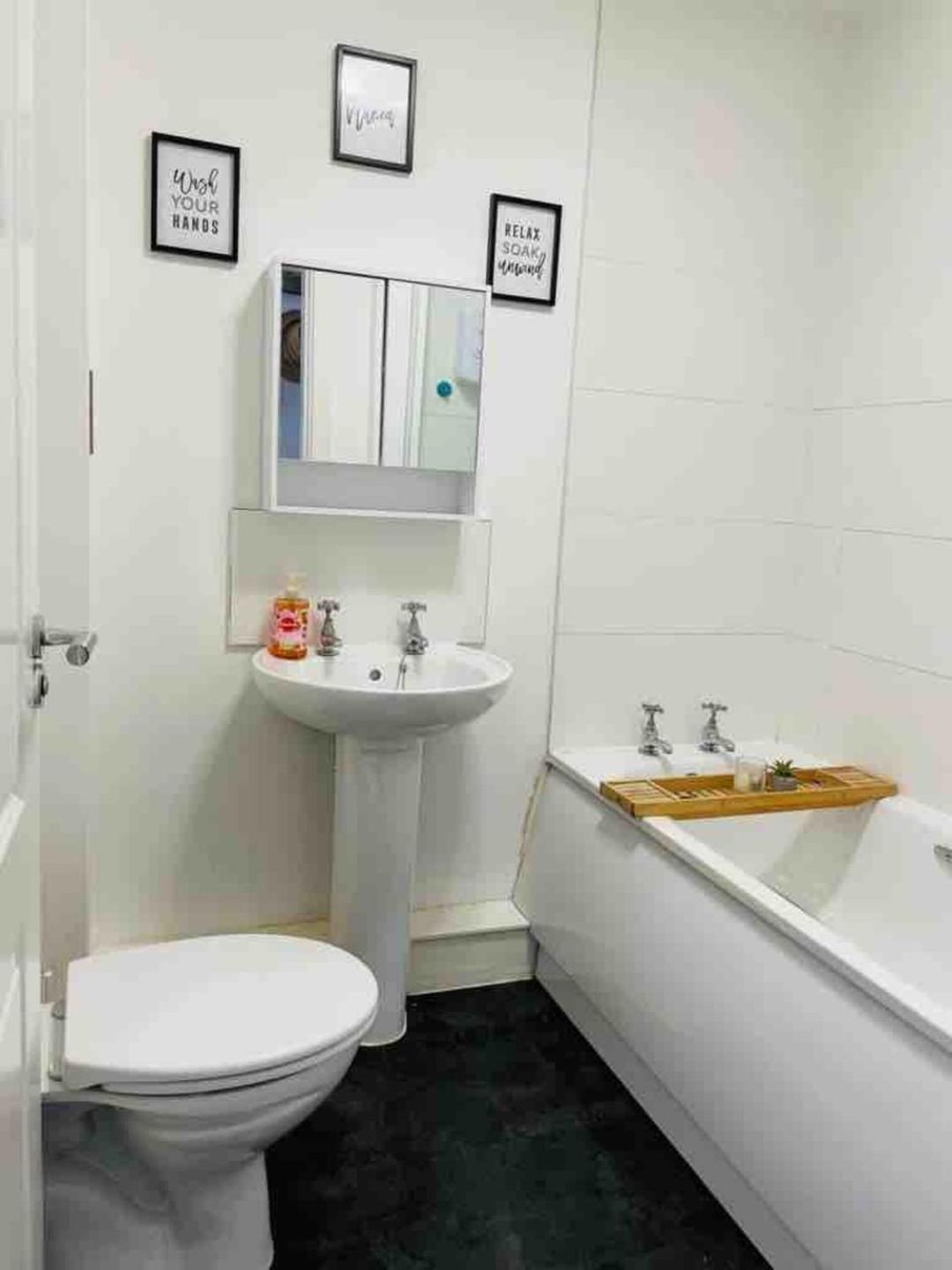 2 Bed Self Contained Apartment 雷克瑟姆 外观 照片