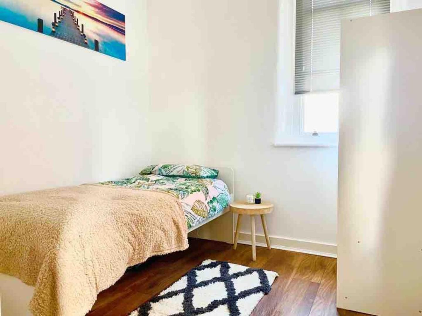 2 Bed Self Contained Apartment 雷克瑟姆 外观 照片
