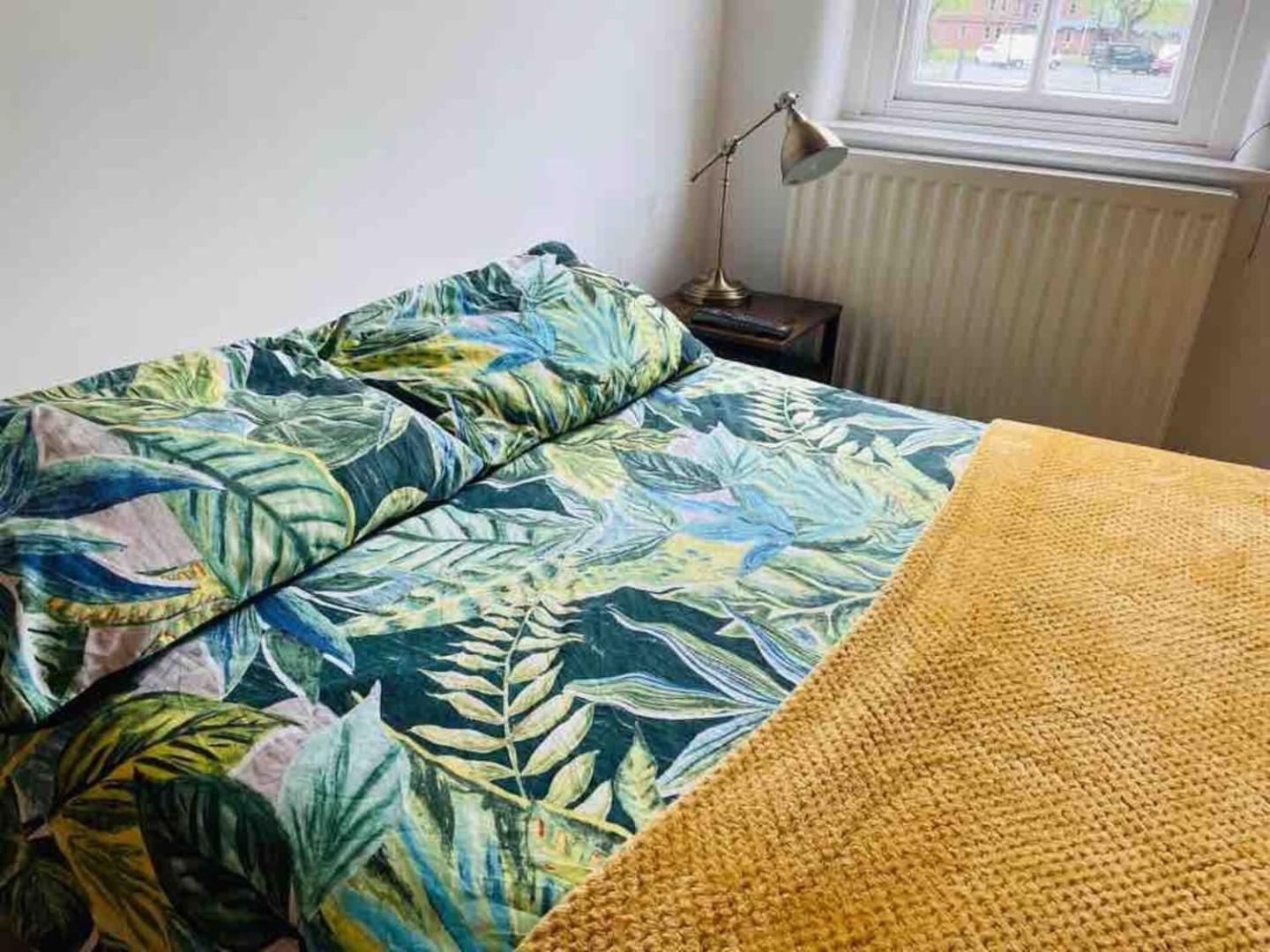2 Bed Self Contained Apartment 雷克瑟姆 外观 照片