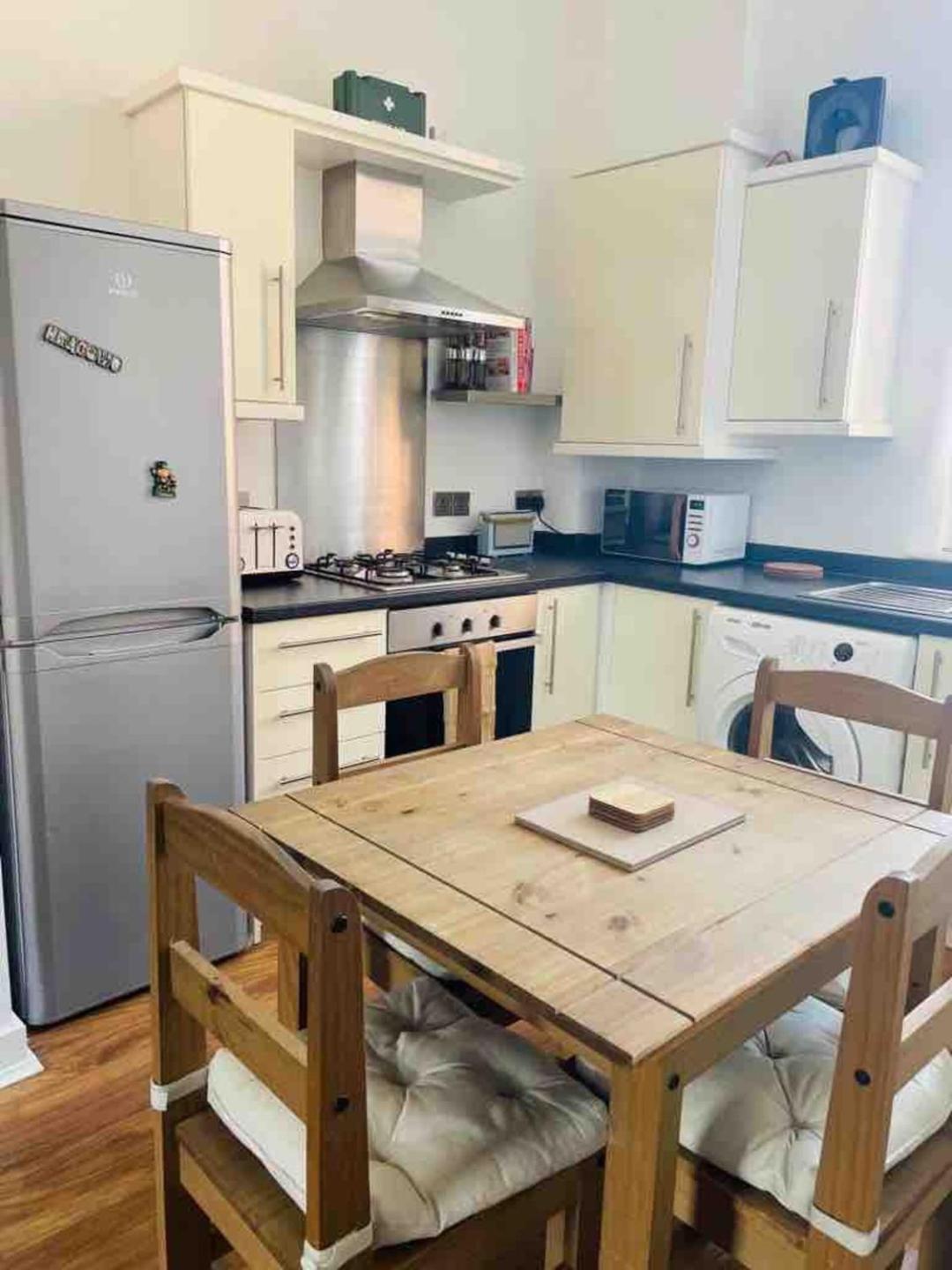2 Bed Self Contained Apartment 雷克瑟姆 外观 照片